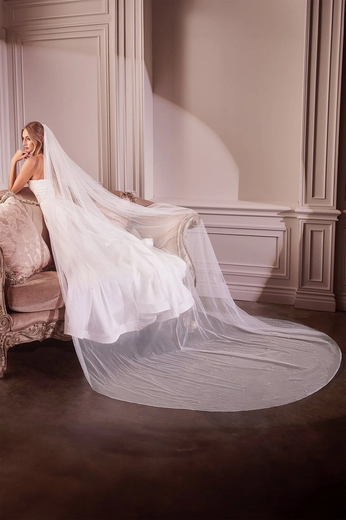 Pearl Royal Veil