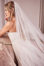Load image into Gallery viewer, Pearl Royal Veil
