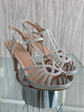 Load image into Gallery viewer, Silver Highheels
