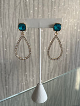 Load image into Gallery viewer, Jade earrings
