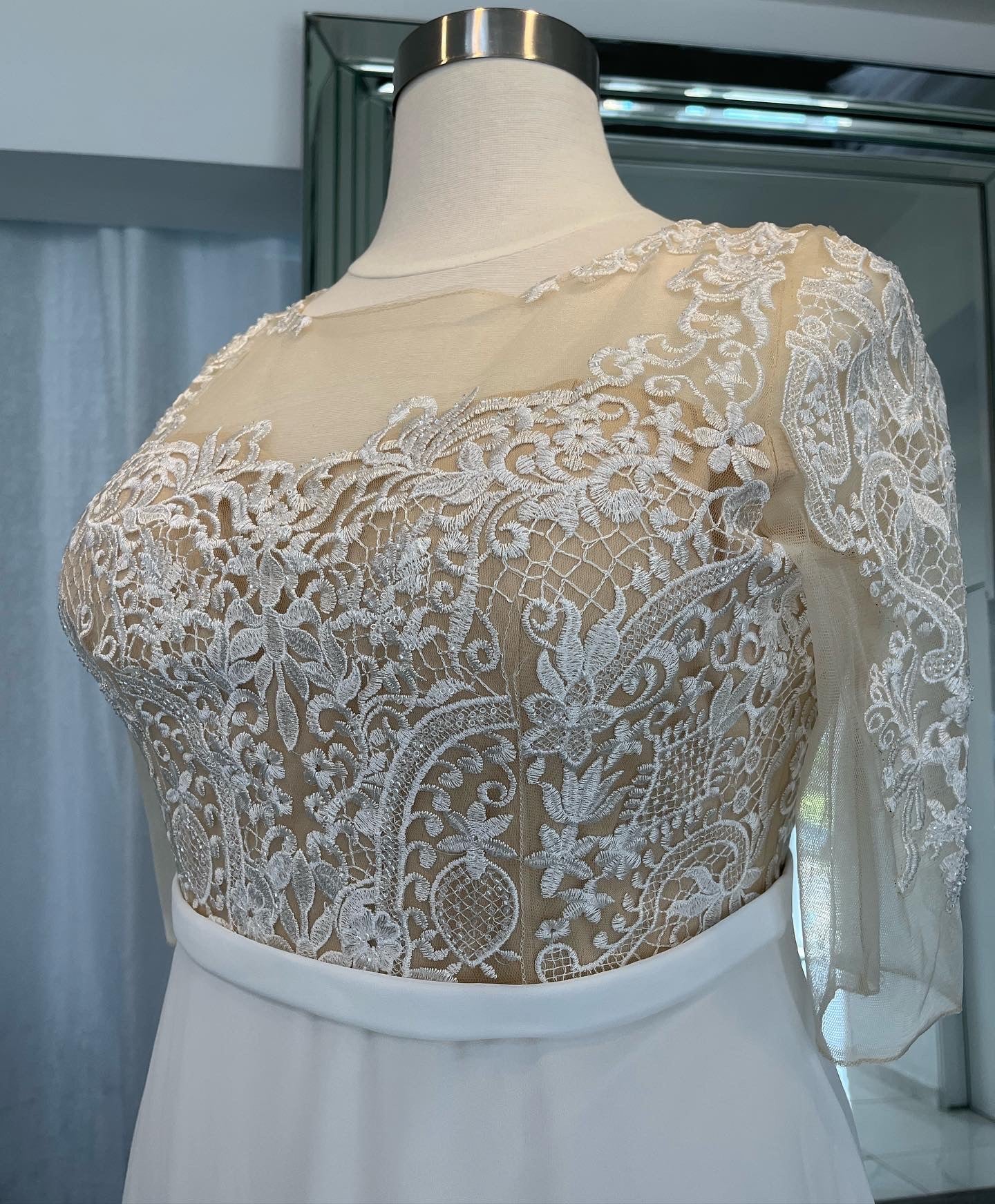 WHITHE & IVORY PLUS DRESS