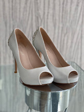 Load image into Gallery viewer, White Synthetic Heels
